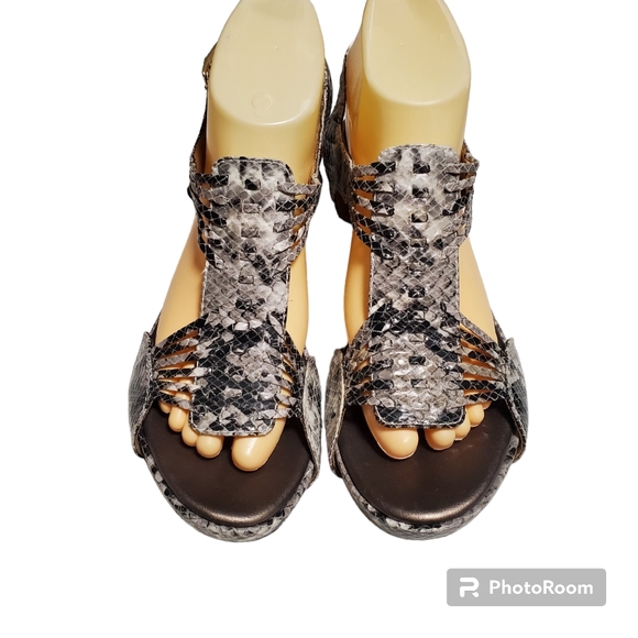 Clarks Sandals - Picture 3 of 11